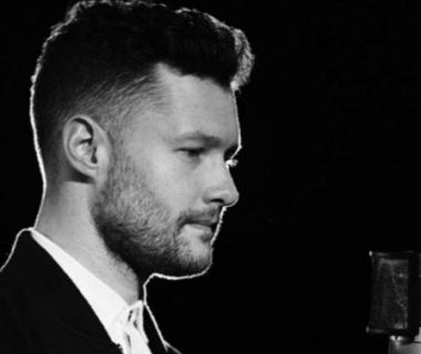 Makna Lagu Dancing On My Own – Calum Scott