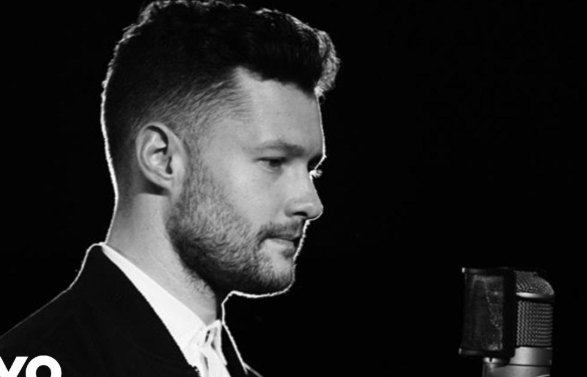 Makna Lagu Dancing On My Own – Calum Scott