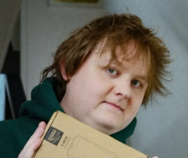 Review Makna Lagu Someone You Loved: Cinta yang Hilang