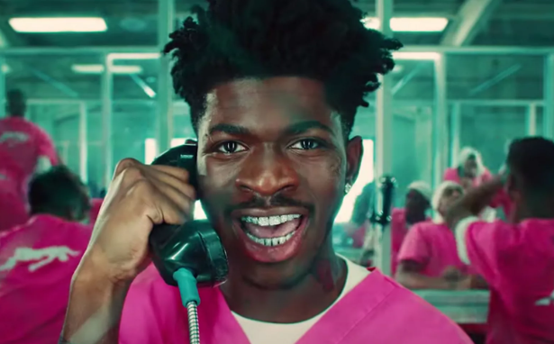 Review Makna lagu Industry