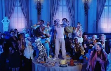 Review Makna Lagu Yummy: Manis yang Menggoda