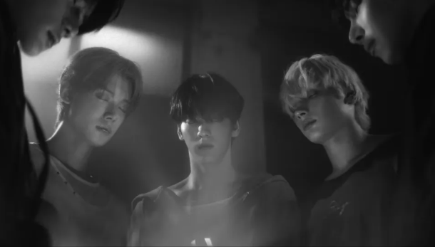 Review Makna Lagu Strangers: Setelah Hubungan Berakhir